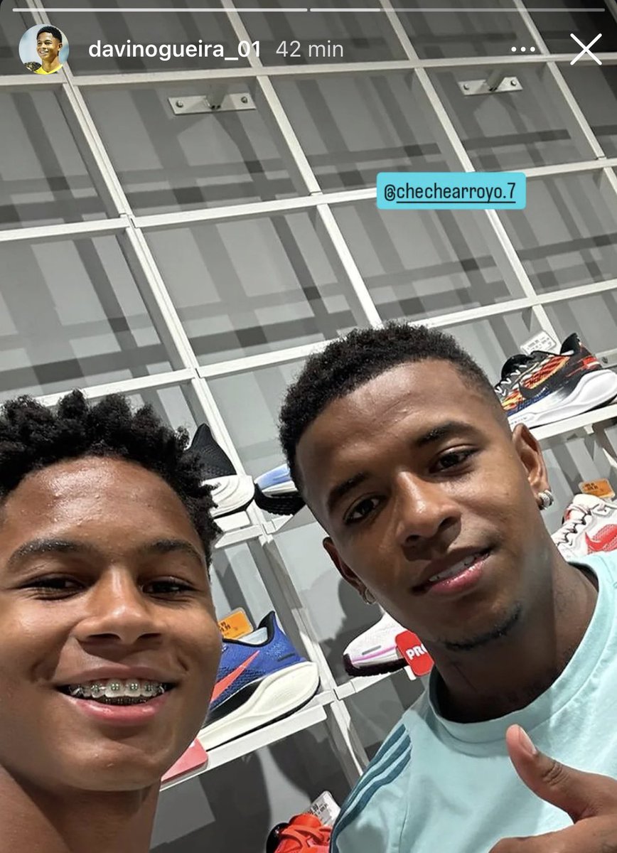 CriasdaToca's tweet image. E a sorte que teve o Davi Nogueira de encontrar com o Arroyo hoje a noite em 👀🧤1️⃣