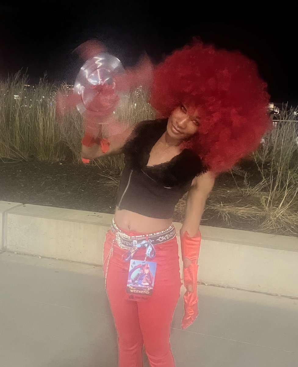 fencakez's tweet image. this freak #unib