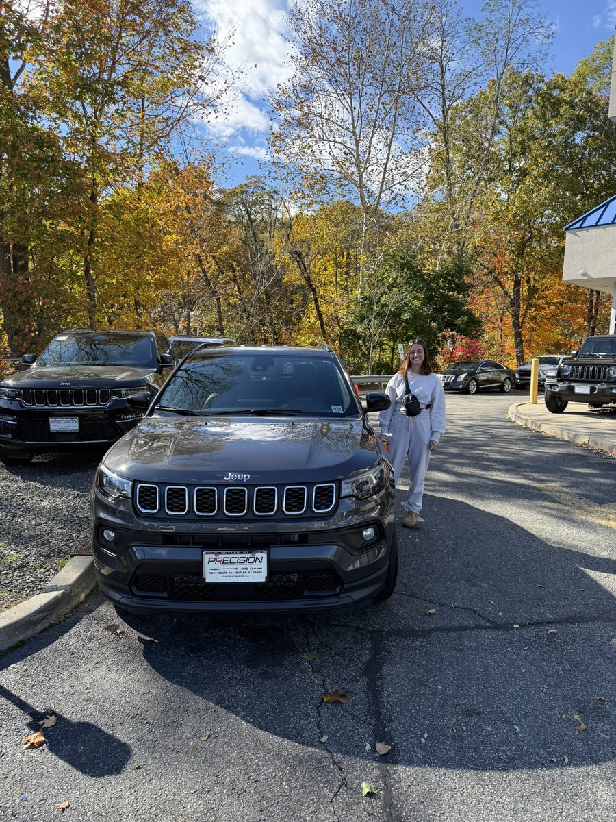 laurynschaffs's tweet image. I went to a Jeep dealer today with the intention of exploring my lease-end options and left with a new car hehe #girlboss