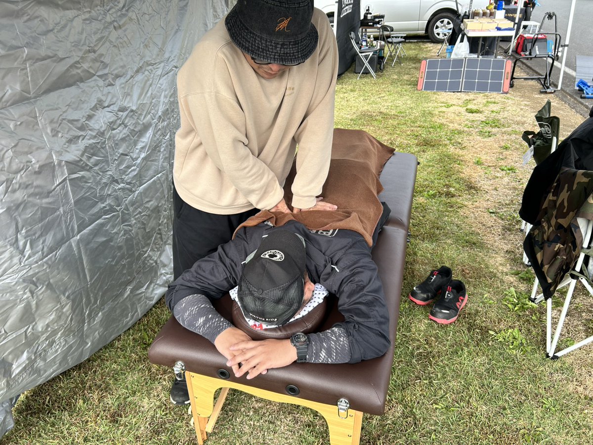 LEDServiceTOKYO's tweet image. お隣で出店されているPIT院様で
仕事をさぼっ…仕事の合間に
マッサージしてもらいました。
痛めていた肩がとても軽い！！
ありがとうございました😊