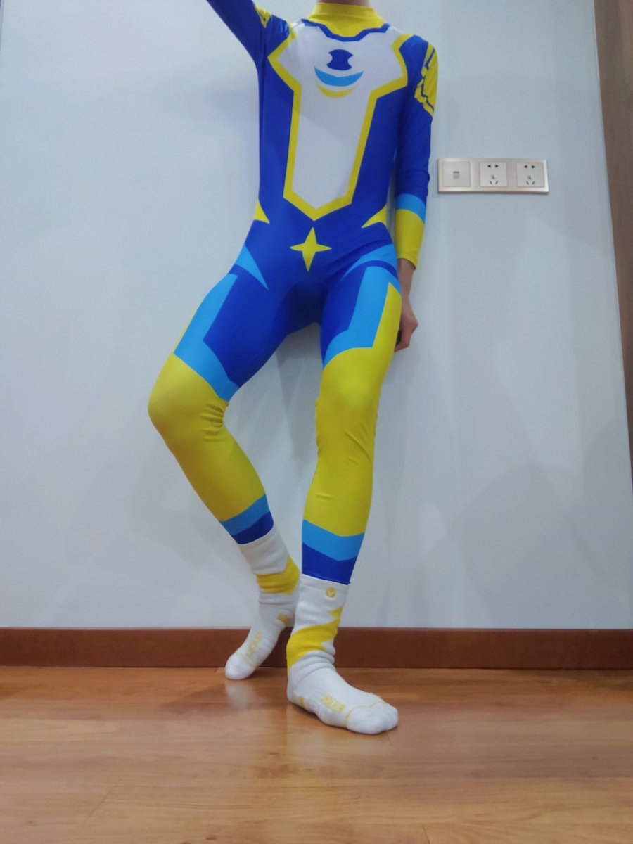 小英雄紧身衣！
kiza老师的衣服很好看！（<a href="/kiza_4real/">Kiiiiiiza_X_4real</a> 

#少年 #紧身衣