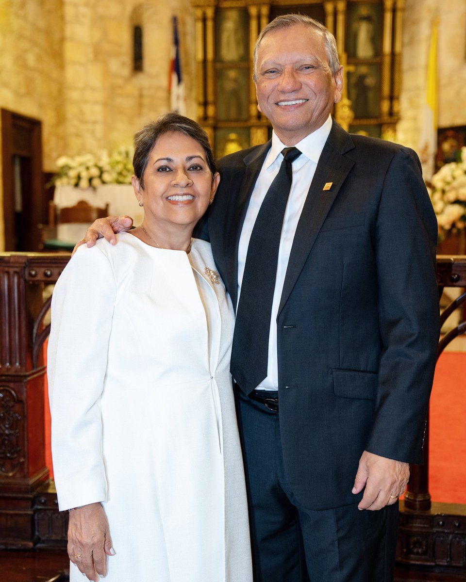 En el marco del 84.º aniversario de nuestro @banreservasrd, acompañamos con alegría y gratitud una solemne eucaristía de acción de gracias, celebrada en la Basílica Catedral Primada de América. ⛪💙 

Nuestra #PresidentaVoluntariadoBR, la Dra. Carmen Alicia Quijano de Aguilera,