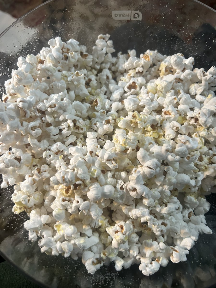 Made popcorn, broches! Who wants some?