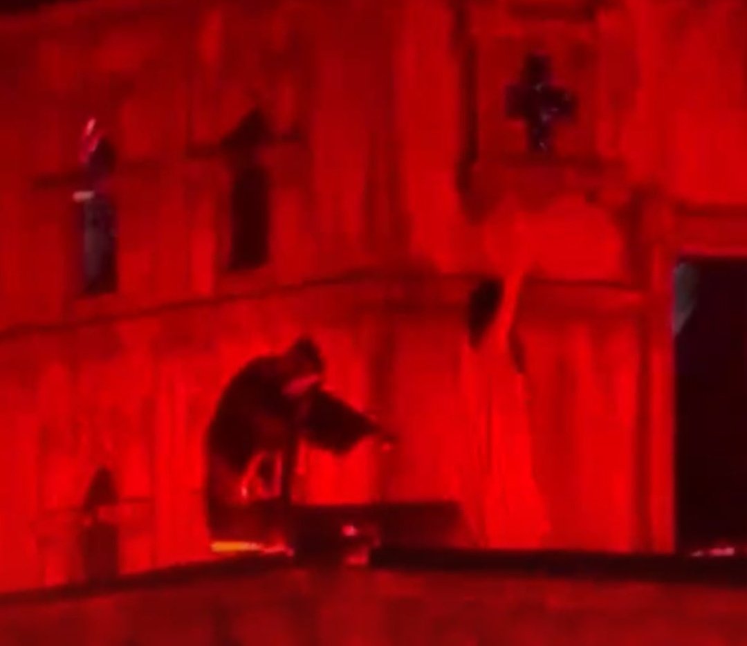 coldplay e the weeknd dois dos maiores cantores do mundo referenciando a anitta, fodona