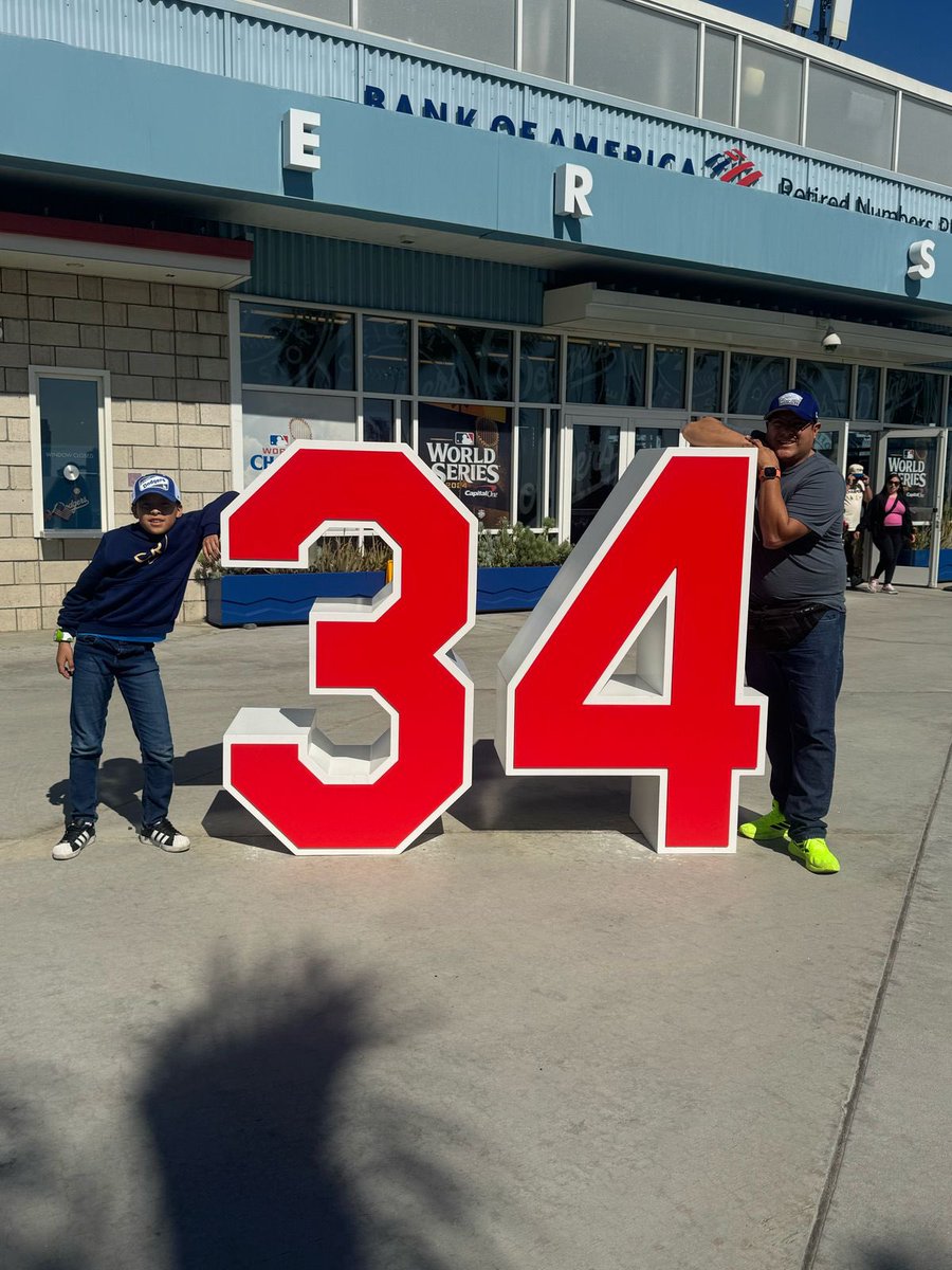 mauricio4's tweet photo. #lacasadelbeisbol vamos #dogers saludos desde Cancún https://t.co/C2FAqsjwIa