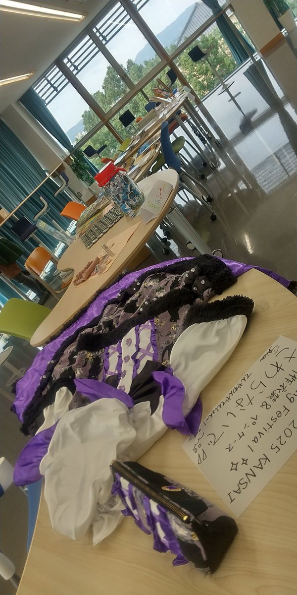 npu_create's tweet photo. ベイブレード体験会&amp;鉄道ジオラマのほか、
奈良県立大学　クリエイティ部では
秋華祭例年の出し物として　部誌の頒布を行なっております‼️

新刊はもちろん、アクリルキーホルダーや既刊の販売も行っておりますので
ぜひお越しください！

入ってすぐ右手の建物、地域交流棟3階ラーニングコモンズです! https://t.co/SoEjMwNnT7