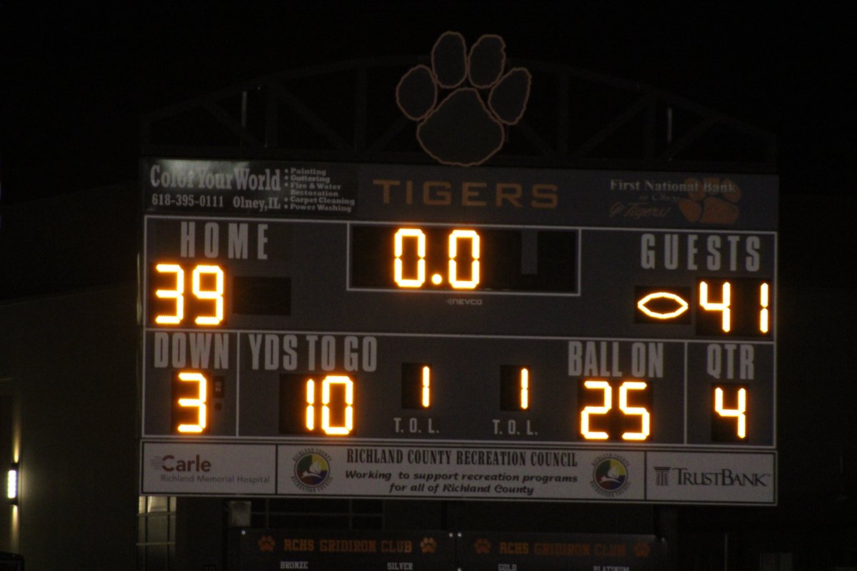 <a href="/Crimsonsfb/">Jacksonville Football</a> 41, <a href="/OlneyTigerFB/">Olney Tiger Football</a> 39 - final in the first round of the <a href="/IHSA_IL/">Illinois High School Association #IHSA</a> Class 4A playoffs <a href="/little_illini/">Little Illini Conference</a> <a href="/DeepDishFB/">DEEP DISH FOOTBALL</a> <a href="/areasports/">AreaSports.net</a> <a href="/wmixsports/">WMIX Sports</a> <a href="/deuceandabuse/">Darren Kinnard</a> <a href="/FNDrive/">Friday Night Drive - Shaw Local</a> <a href="/RickSemmler/">Rick Semmler</a> <a href="/MartySportsball/">Marty Ledbetter</a> <a href="/pughgrant/">Grant T. Pugh</a> <a href="/IHSAScoreZone/">IHSA ScoreZone</a> <a href="/SJRsports/">SJ-R Sports</a> <a href="/coachc_7/">Coach Luke Carmody</a>
- Jacksonville (6-4)
- Olney (9-1)