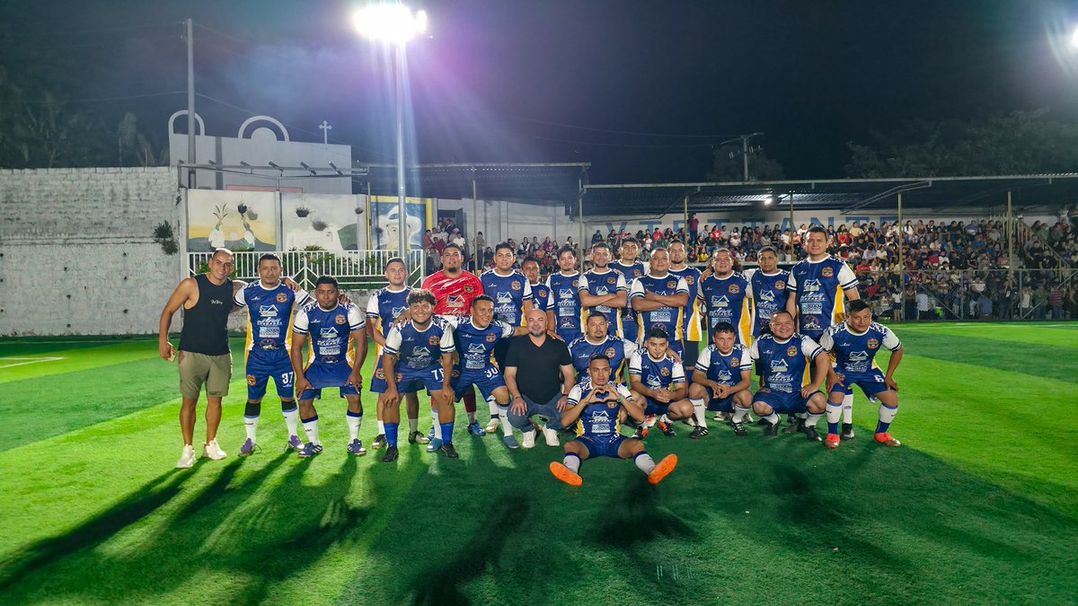 DrJuanRodrig's tweet photo. ⚽💙 ¡Una noche inolvidable en Cacaopera!
Apoyamos el partido benéfico entre los TikTokers de Cacaopera y los Creadores de Contenido de Morazán, en el Estadio Paul Fuentes. 🙌

Fútbol, música y diversión por una noble causa que nos une como comunidad. 💙
#Cacaopera #MorazánNorte https://t.co/sb8OwA4atw
