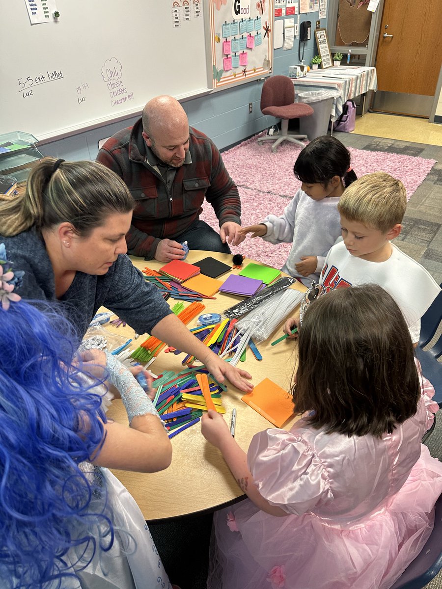 Halloween fun! 🎃👻 #lakeviewvikes <a href="/ShellCreekVikes/">LCS Shell Creek Elementary</a>