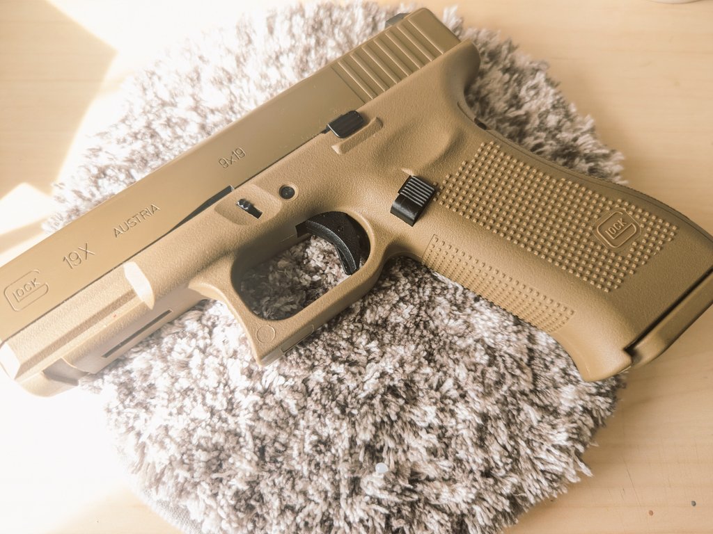 ash_22067's tweet image. イケメン✨

#エアガン
#Glock 
#Glock19