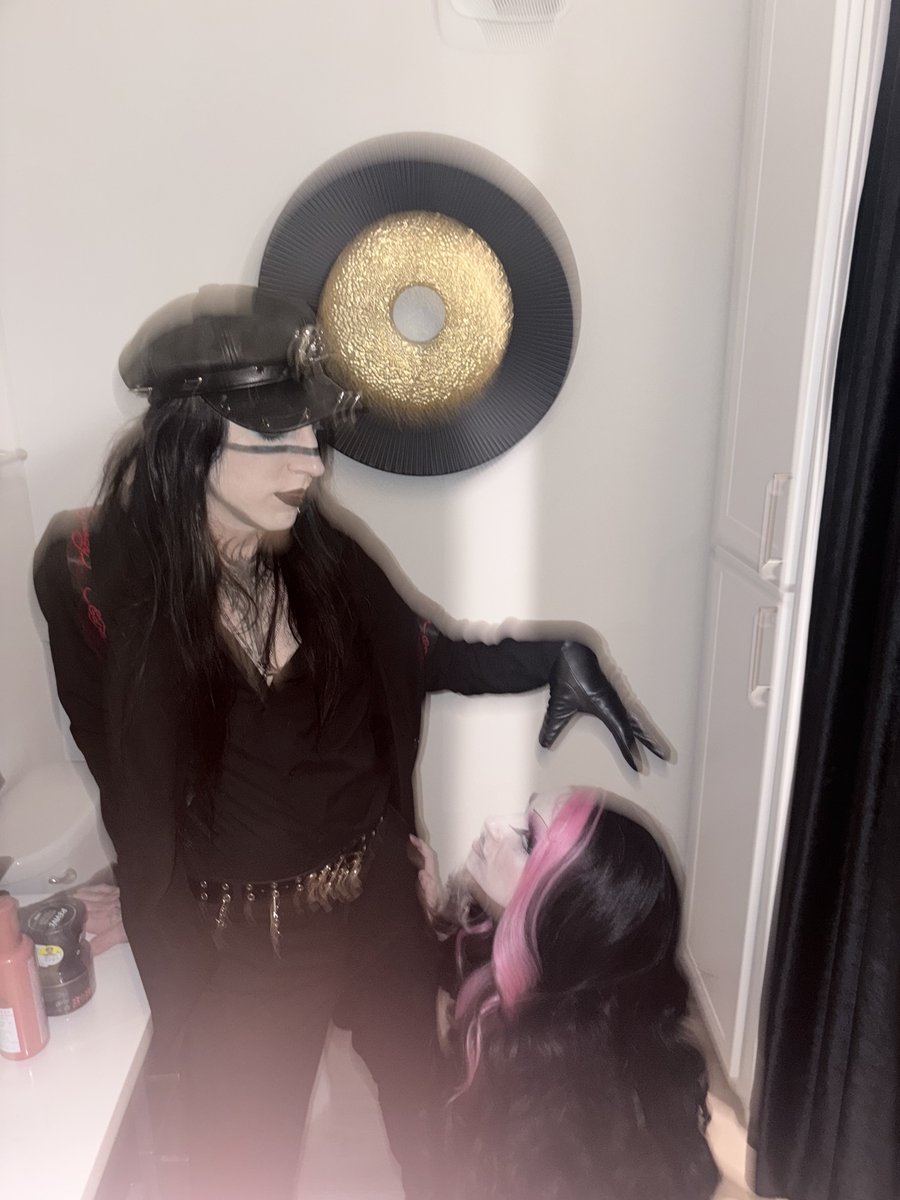 sleye's tweet photo. halloween was a (horror) movie https://t.co/CgPWd0kgNT