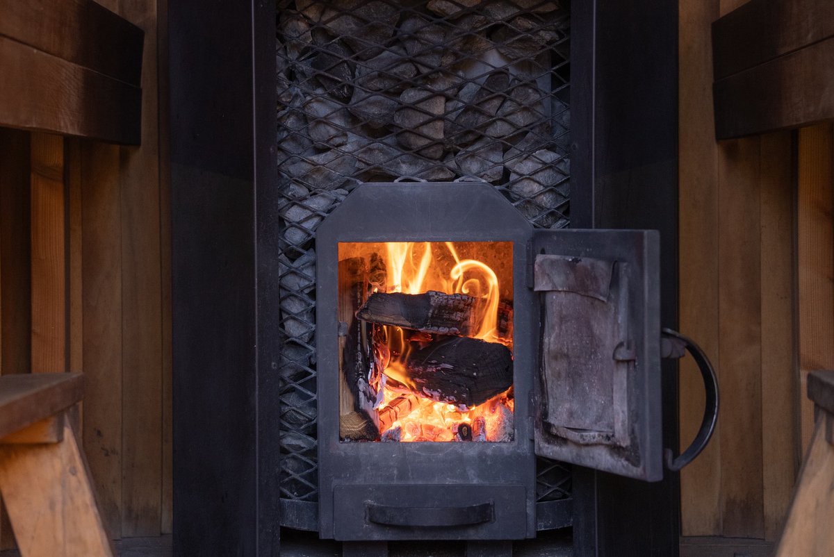 Toki_COMORIVER's tweet image. 薪火の熱は温かく優しいです

コモリバの薪焚きサウナをお楽しみください