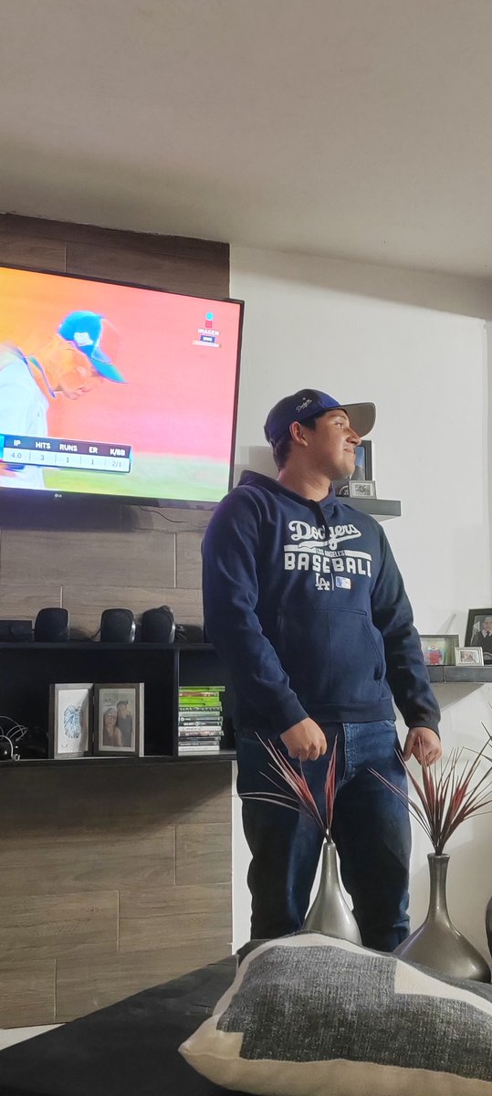 Ivan09194348's tweet photo. #lacasadelbeisbol los seguimos apoyando Dodgers, vamos con todo https://t.co/6pwv7FOWte