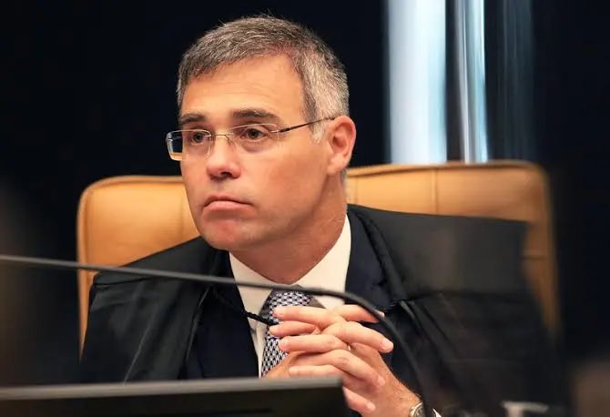 Que vergonha <a href="/STF_oficial/">STF</a> 

Mendonça recebeu R$ 273 mil do governo de Roraima e, coincidentemente, pediu vista duas vezes no processo que pode cassar o governador bolsonarista. Chamam de “capacitação de servidores”, mas parece mais um curso avançado de como travar a Justiça.