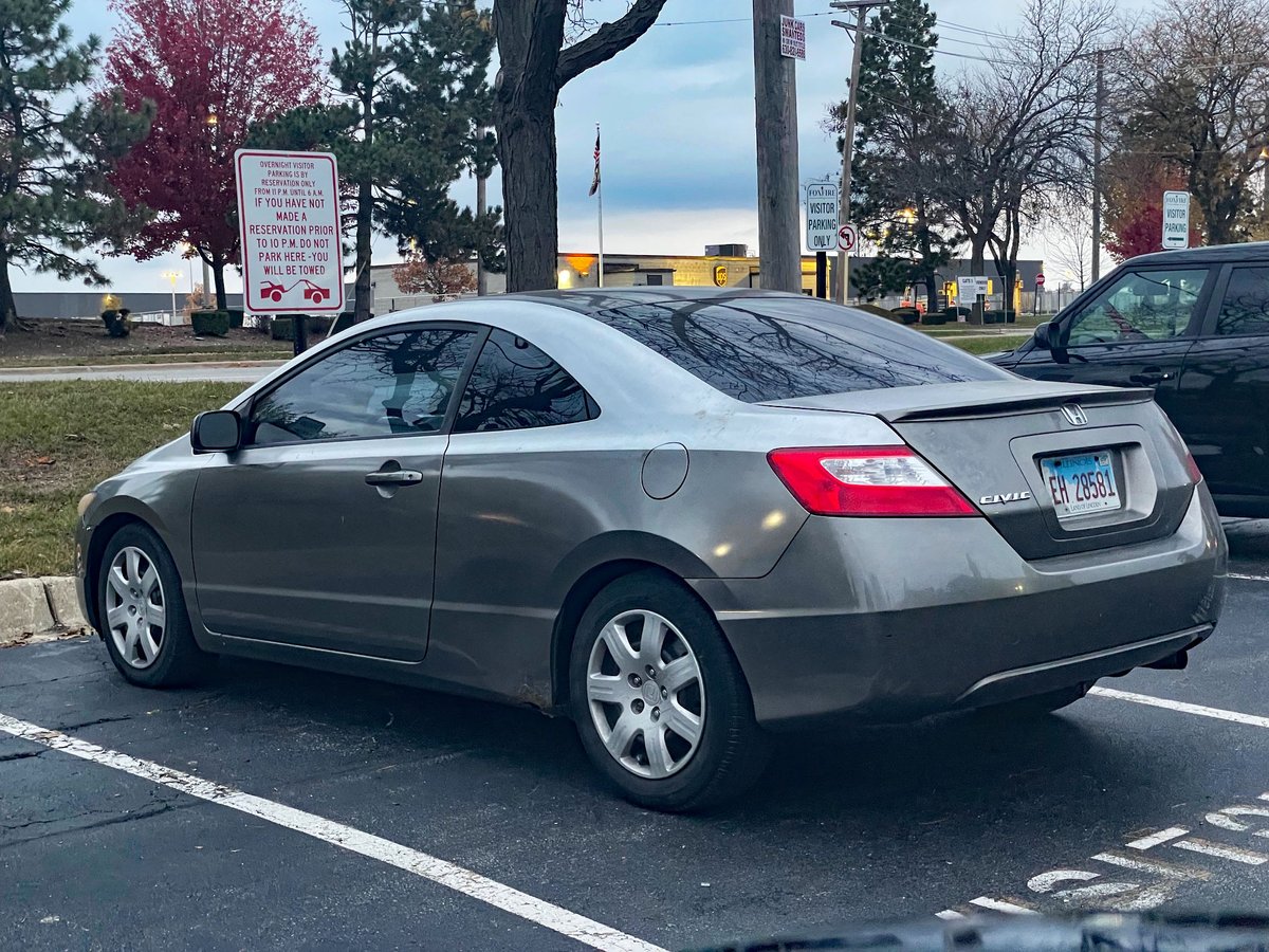 Car_Guy_Tom's tweet photo. The Saturday Collection! On Saturday! 2-tone Civic! Post-refresh Avalanche! Chevy Spark! And the last cool Mitsubishi! #Montero #CarSpotter #Saturday #ChevySpark #HondaCivic #MuffinTops https://t.co/7S5DgTFpRs