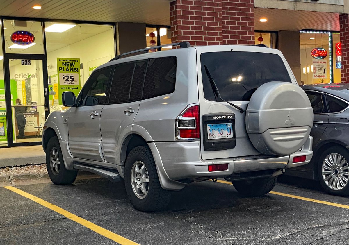Car_Guy_Tom's tweet photo. The Saturday Collection! On Saturday! 2-tone Civic! Post-refresh Avalanche! Chevy Spark! And the last cool Mitsubishi! #Montero #CarSpotter #Saturday #ChevySpark #HondaCivic #MuffinTops https://t.co/7S5DgTFpRs