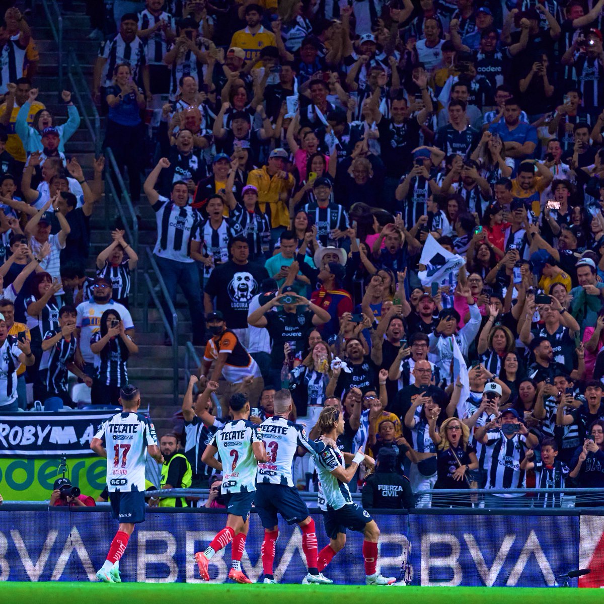 Todos, todos de pie ante SU MAJESTAD, Sergio Canales. El 10. El Mago. El mejor jugador de esta puñetera liga. EL REY DE NUEVO LEÓN.