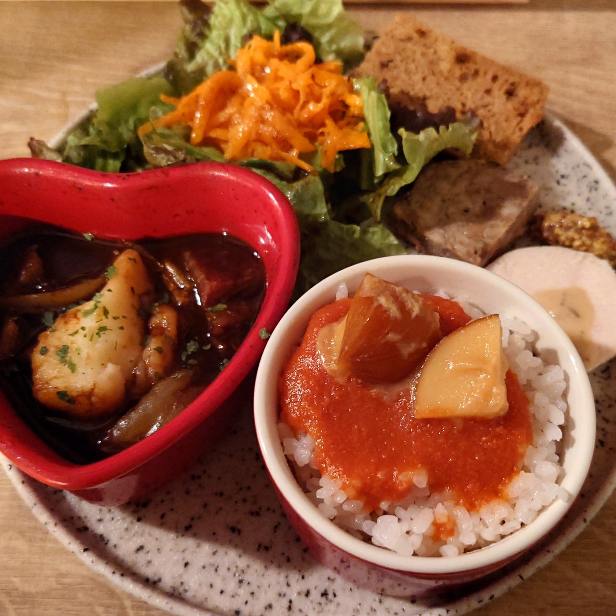 おはようございます☀️

昨日はお出かけしておりました✨

久しぶりな方々とお会いできて楽しかった(*´ `*)♪

ランチめっちゃ美味しかったです🤤

今日もぼちぼち行きましょう💪