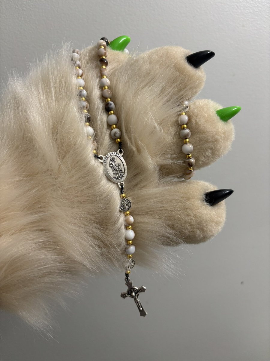 "furries need Jesus" "furries need to go to church" im tryinggggg 😞