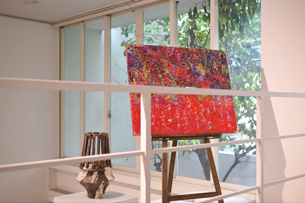 大槻香奈　「改装」　アクリル画 少女のポートレート 大槻香奈 OHTSUKI Kana – 白白庵（PAKUPAKUAN）