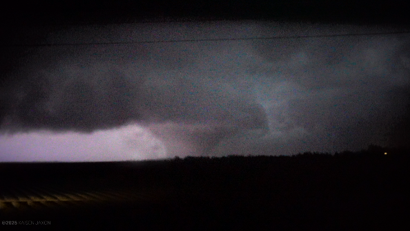 Editing old videos rn from the March 14-15th outbreak, i dont even got anything to say about this frame.

I forgot this existed for HALF A YEAR!!! 

Like how did we even get this shot dude, my brain is on FIRE, guess i have a video to make😅

📸: <a href="/Undecided_Media/">Undecided Media - Storm Chasers / Filmmaker</a> / <a href="/DiMartinoWX/">Ethan DiMartino</a>