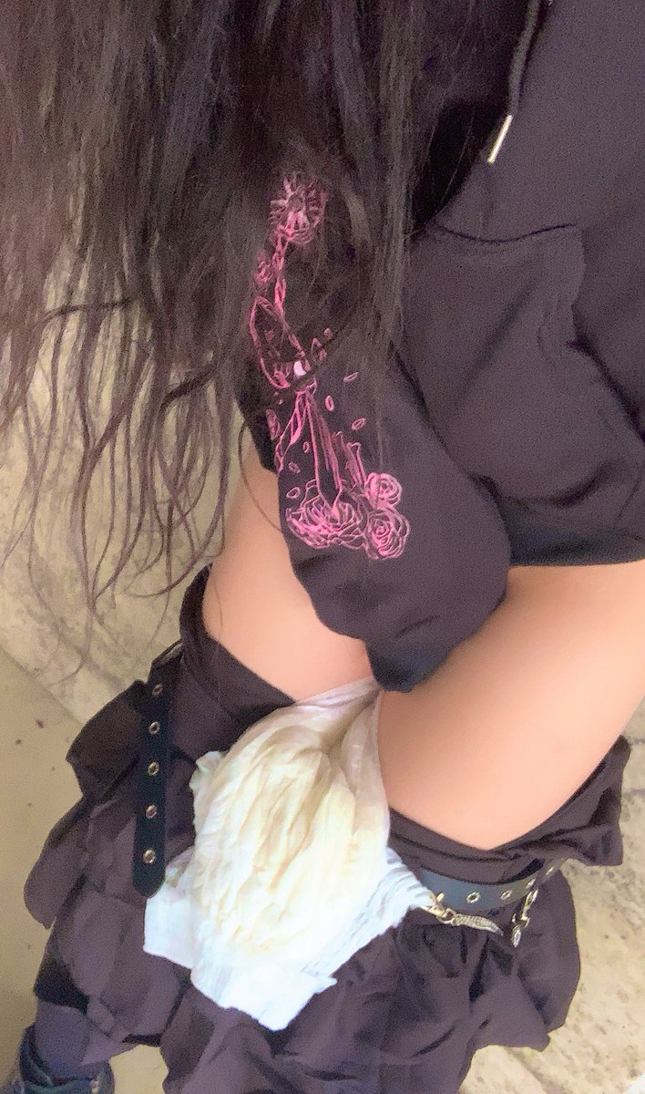 diap44's tweet photo. …お外でトイレまで間に合わなかった https://t.co/U6MymU6D4c