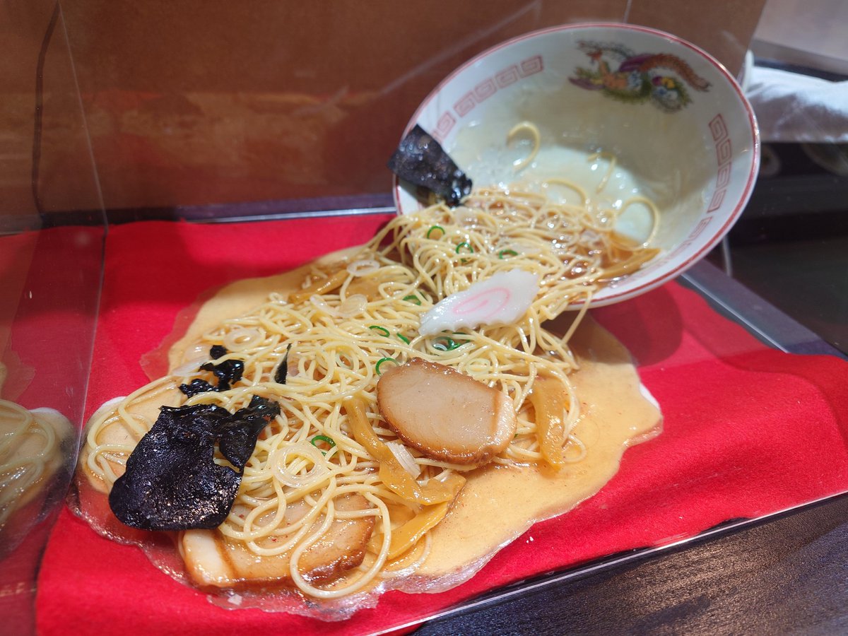 xmos_sunx's tweet photo. 前回店内ほとんど撮らずに居たのでせっかくだし色々見て回ったけど本当に本物感ｽｺﾞｲ https://t.co/7SEyXcRVBj