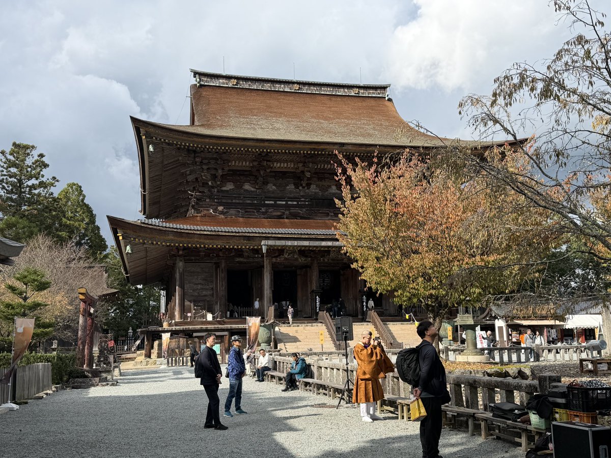 大淀桜ヶ丘小学校（奈良県)にて
創立150周年記念の
サイエンスショーを行いました。
参観日も兼ねているのでたくさんの皆様に楽しんでいただきました。
素敵な校舎と体育館が印象的でした。その後は世界遺産の吉野山に行き、金峯山寺・吉水神社を見学し充実した1日となりました！

#チャーリー西村