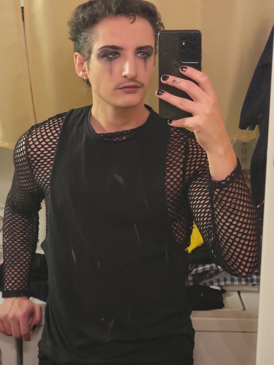 InimiGod tweet media