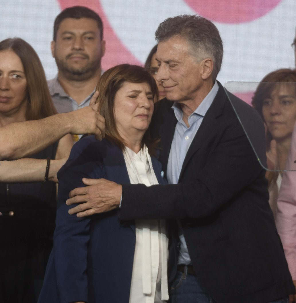 Espero que todo lo ganado sea mucho más que todo lo perdido Patricia Bullrich. 
Y que el dolor que nos estás causando a millones que te amamos y transitamos 10 años tu camino hacia una presidencia que no fué , sea menor al que este gobierno de mierda te pueda causar . Suerte ♥️👋