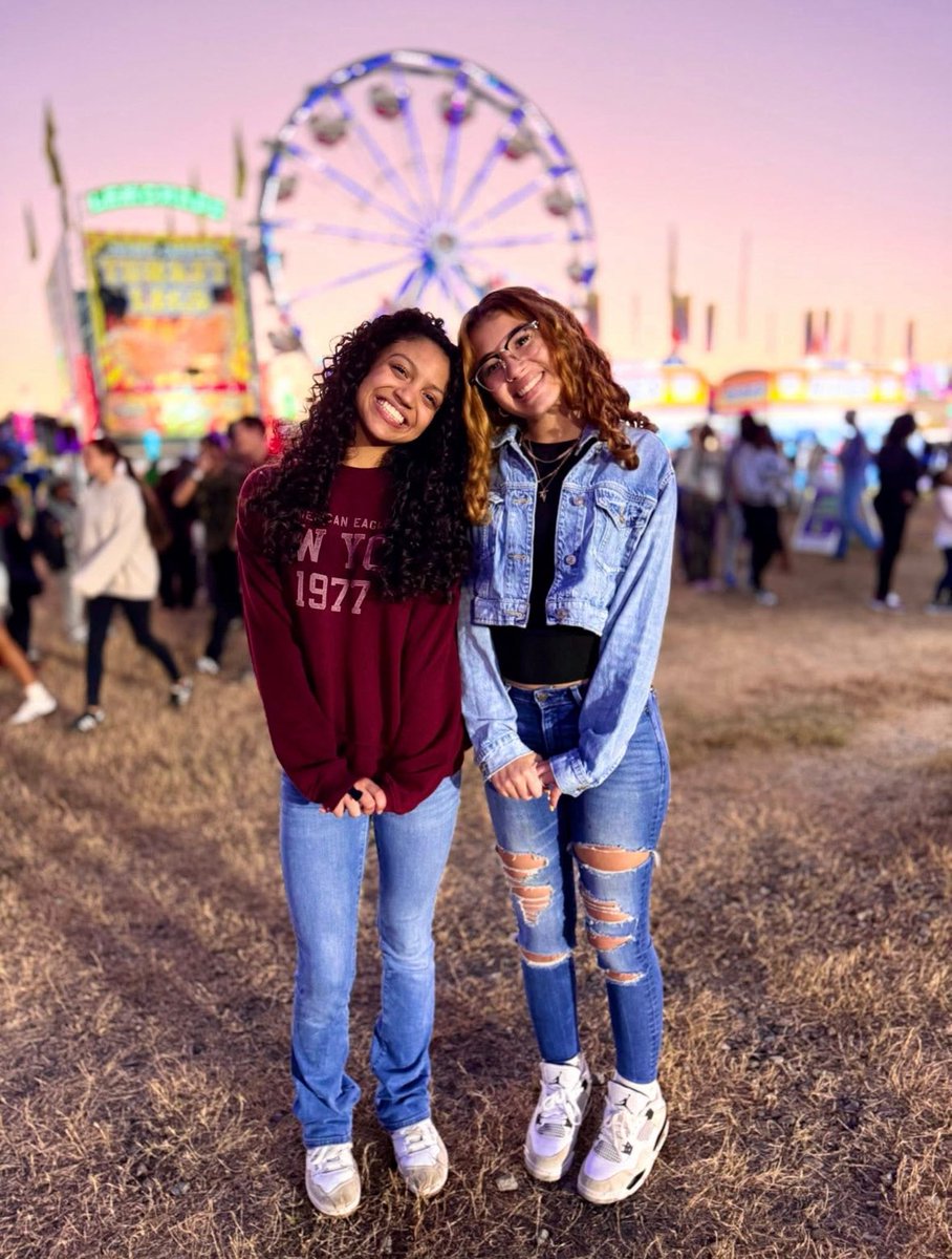 AlyssaAiello29's tweet image. Had some great training this weekend and ended it with attending the GA State Fair with my best friend  💗 
One of my last free weekends until June next year… Club Volleyball around the corner. 
#Class2029 #Libero #DS #volleyball 

@PrepVolleyball 
@DirectRecruits @CoastRecruits…