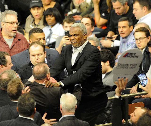 NBA_NewYork's tweet image. A judge on Friday ordered Charles Oakley to pay MSG $642K in legal fees

Oak's lawsuit against MSG for getting thrown out the Garden now in year 8

MSG spent the $642K pursuing 5 years of texts Oak was to turn over but instead vanished

Oak: "I don’t do well with gadgets &amp;amp; stuff"