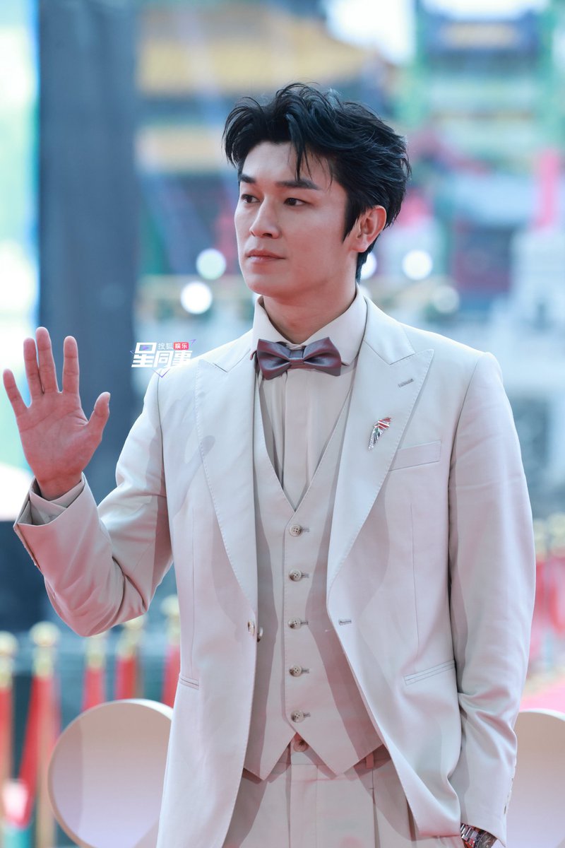 FKShi's tweet image. #YangXuWen (#WilliamYang) candid photo &amp;amp; video attend 11th Wenrong Awards Ceremony.

Weibo 01/11/25
