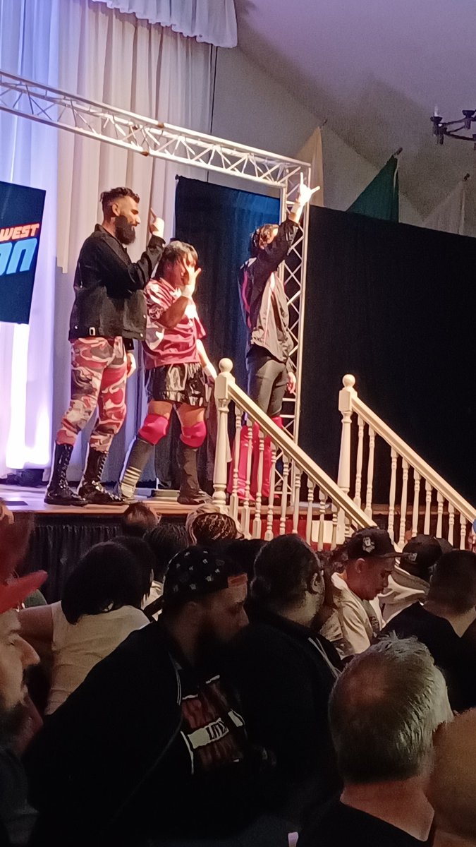 Phantom_Izuku's tweet image. Opening match, Los Suavecitos vs The Young Dead. @WCProOfficial