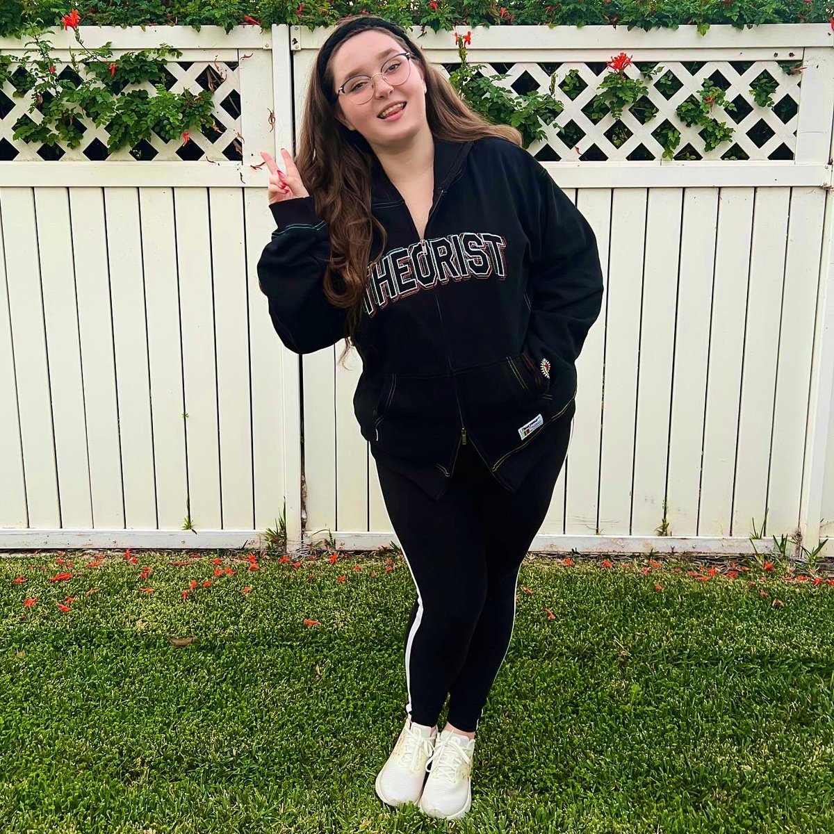 magicallyhaley's tweet image. very cozy (in theory)💚 #gametheory #theorywear #gtlive @TeamTheorist