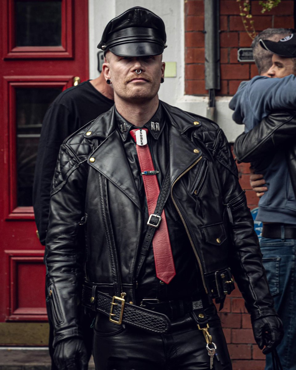 Who’s going to submit today? 

🧎‍➡️😈💸

Photo by <a href="/geargregj/">Greg J</a>