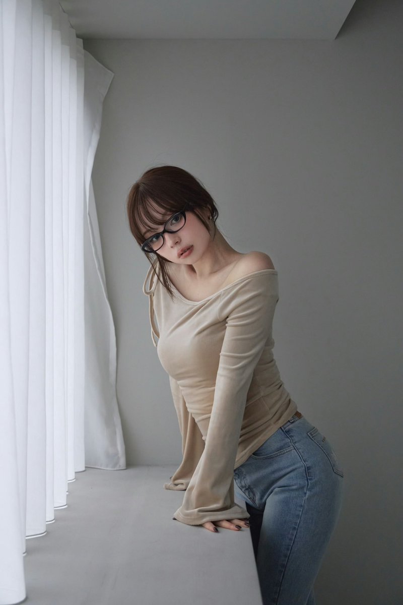 Ruth velour tops color beige/black ¥8800-tax in アシンメトリーな