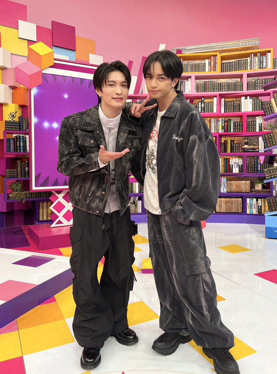 jr_official_X's tweet image. 今日22:00から放送の
『 #日曜日の初耳学 』に
#那須雄登 が出演します👂💙

那須爆笑のインタビュー内容とは...⁉︎🤣🎤

今回も #中島健人 さんと一緒にオフショットを撮っていただきました📸💫

お楽しみに📺🌟

#ACEes