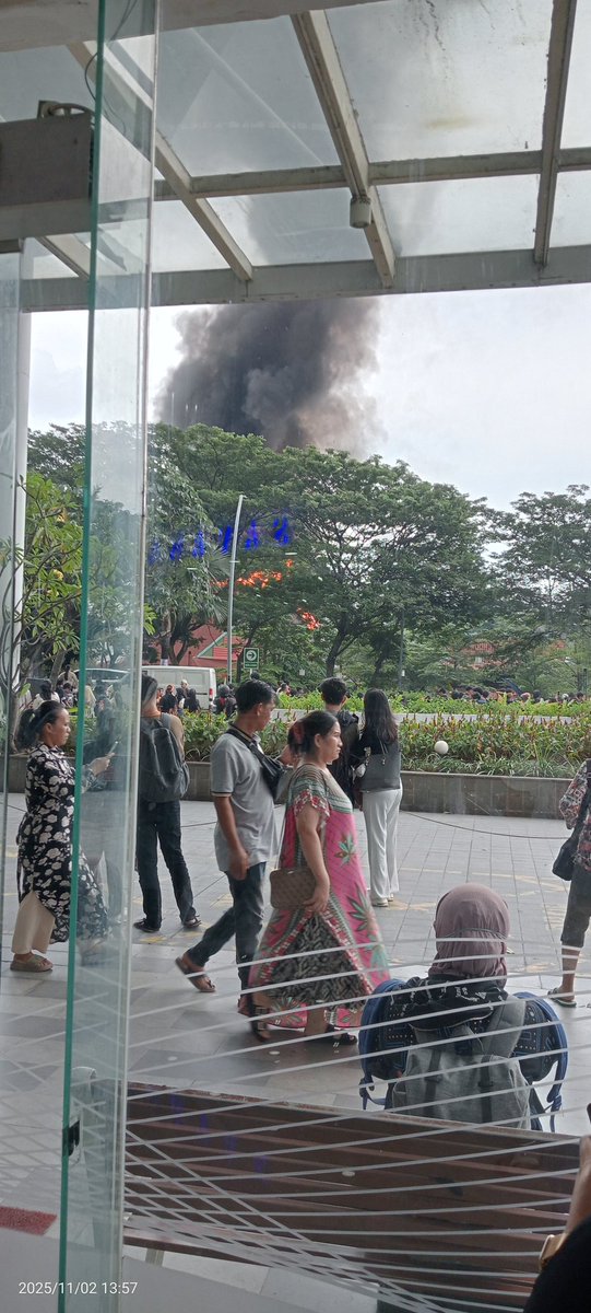 <a href="/txtdrbekasi/">TxtdariBekasy 🇵🇸</a> Bantu teruskan agar Penanganan Kebakaran lbh cpt, sdh ada Pemadaman Kebakaran yg dtg. Di TKP sdh berlangsung 30mnt..