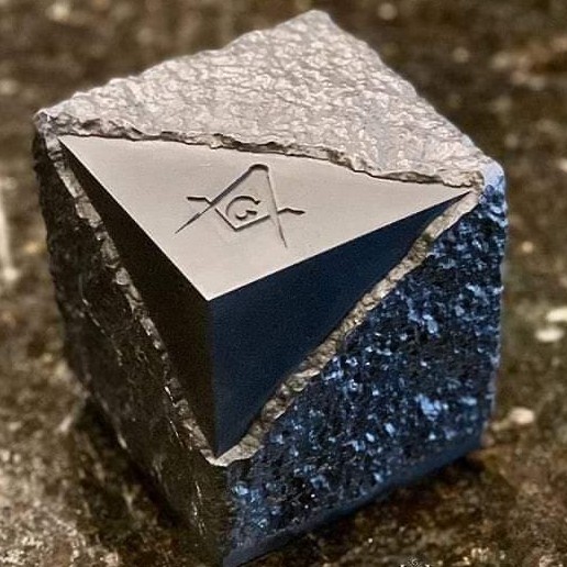 24 de noviembre de 1807:
Fallece  el jefe Joseph Brant (Thayendanegea) en Ontario, es el primer masón  nativo americano conocido, fue un caudillo del pueblo Mohawk. Brant se desempeñó como el jefe principal de las Seis Naciones. Se unió a Hiram’s  Cliftonian Lodge No. 447.