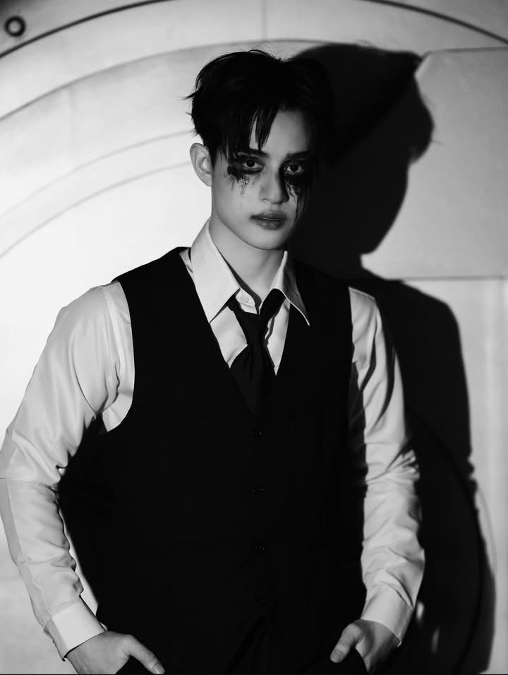 sethhlixie's tweet image. this pose = Barcode
#barcodetin @BarcodeTin #Tinnasit #Unit #Halloween