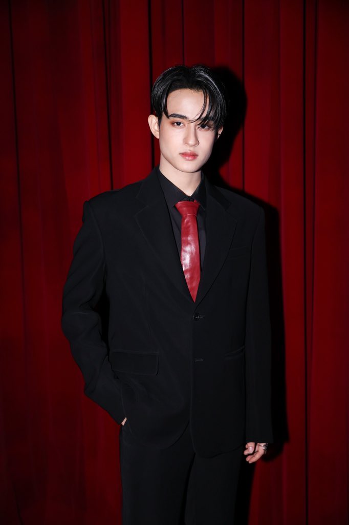 sethhlixie's tweet image. this pose = Barcode
#barcodetin @BarcodeTin #Tinnasit #Unit #Halloween