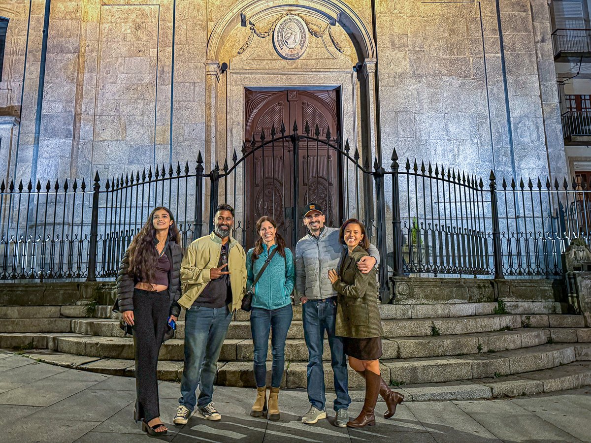 Great Saturday night dinner in Porto with @SaraJaoude @virtualized6ix @AakanshaPriya_ and @adrianamv