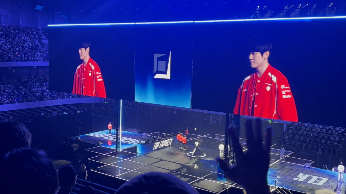 福利姬小深分享的黄推图片3 - 网红私拍内容