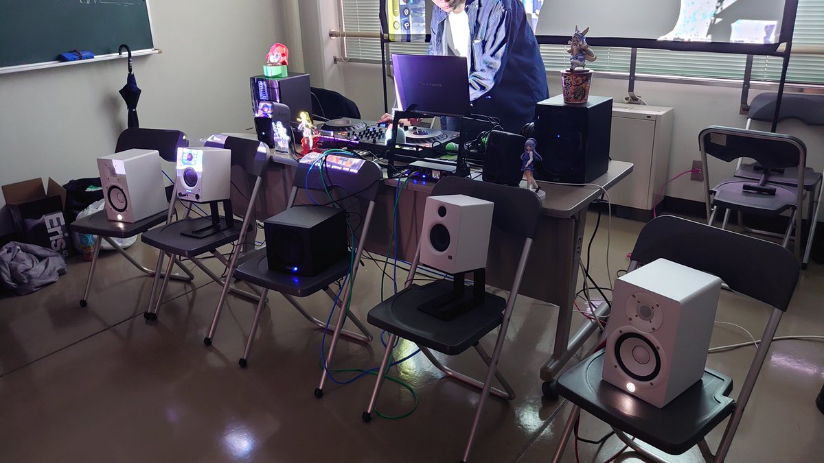 sket_tetu's tweet image. 母校でこんな立派なDJが聴ける時代に…😿