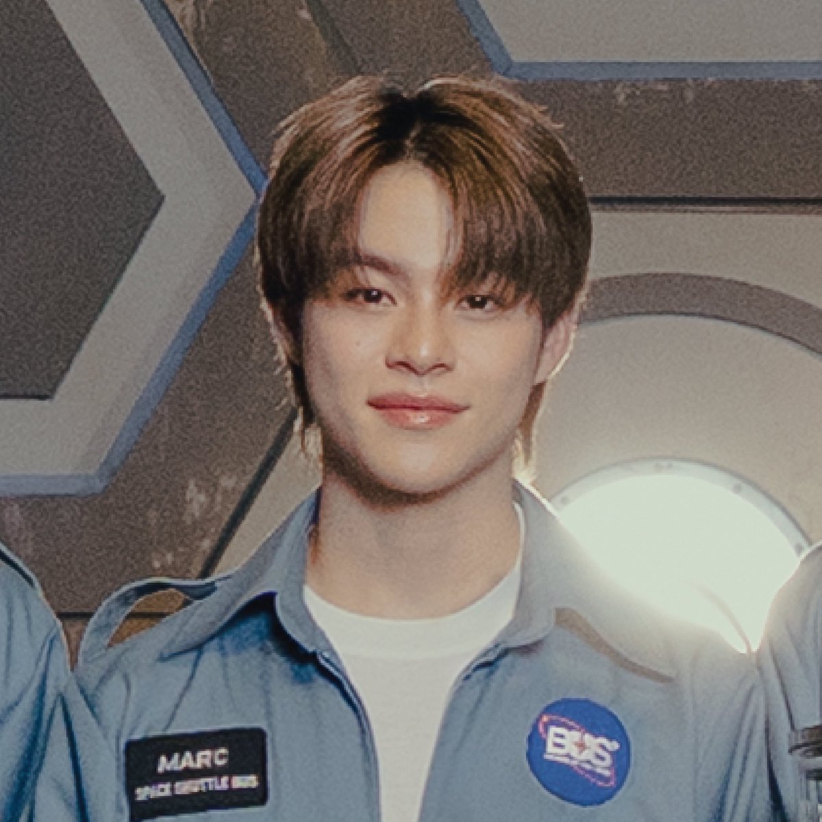 เกือบไม่ทันขึ้นยาน 
#MARCKRIS #BUSbecauseofyouishine