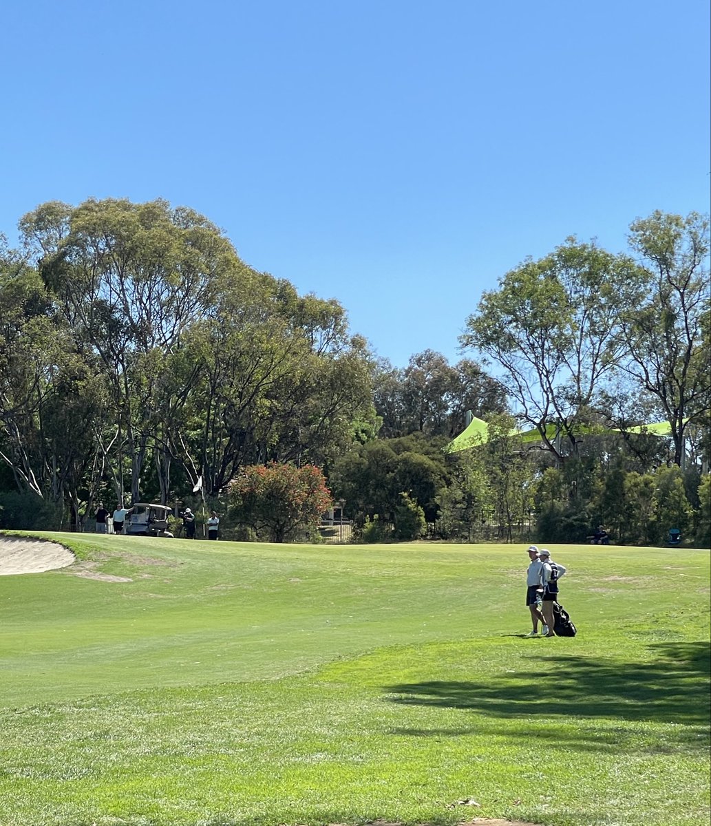 benmacca02's tweet photo. @tooeytoogood Never seen a ball this close on 17 https://t.co/WmUAKjRKzn