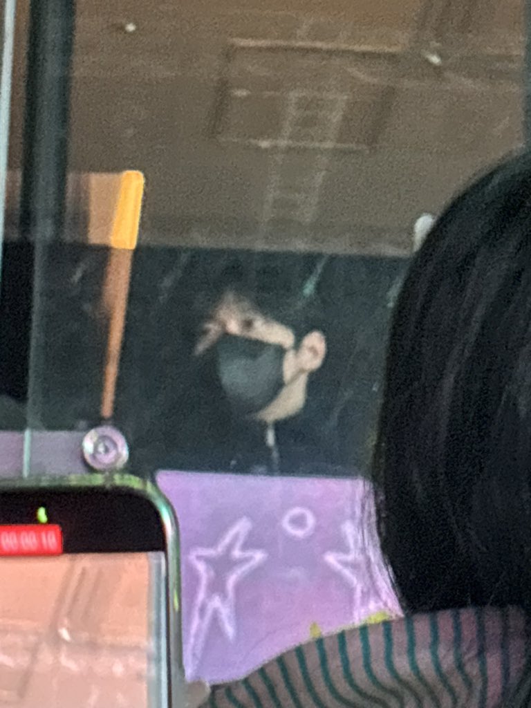 NCTDAOYlNG's tweet photo. doyoung and johnny are at wishies’ concert today! https://t.co/dumYx1D1UG