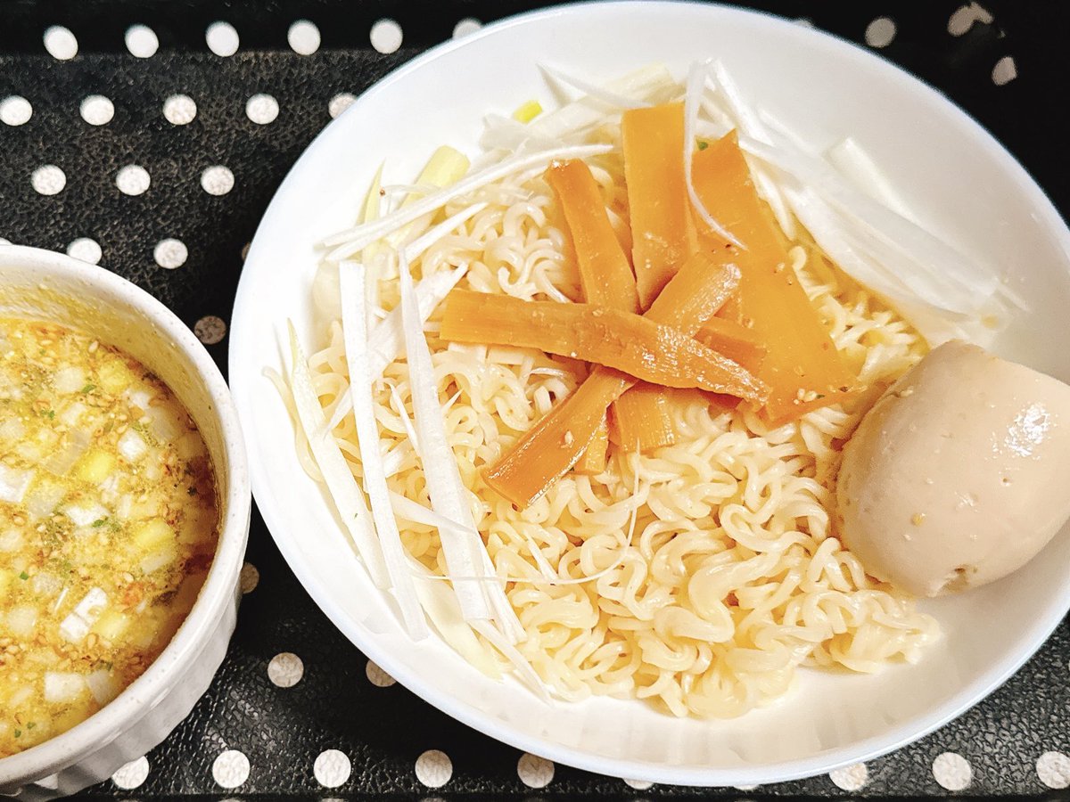 サッポロ一番塩ラーメン

スープに
ごま油と酢をプラス