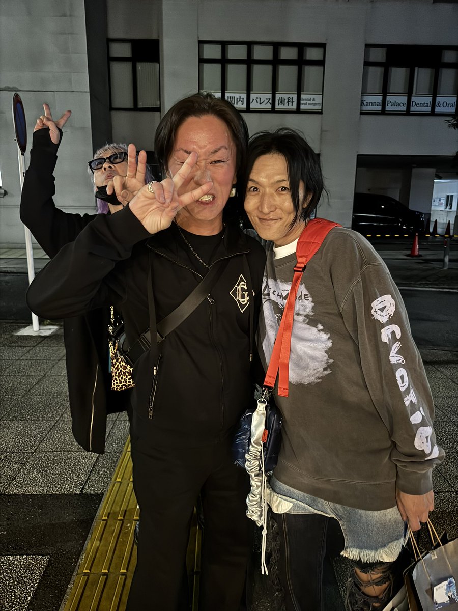 午前3時の僕たちとしゅうじサン🌕

遅くまでお疲れ様でした😀

そして77th、皆様ありがとうございましたm(._.)m

次は今年最後のライブ、クラブチッタ川崎で

#7th
#thesuperlativedegree